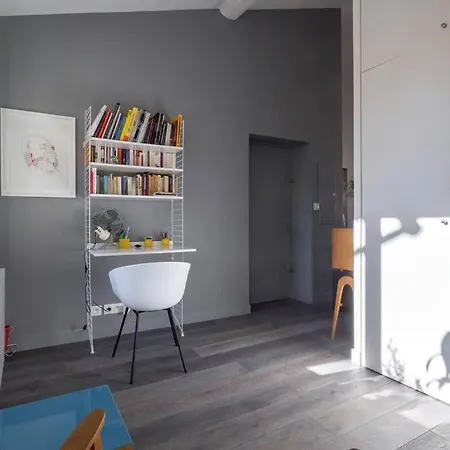 Quiet Loft In The City Center W/ Balcony *