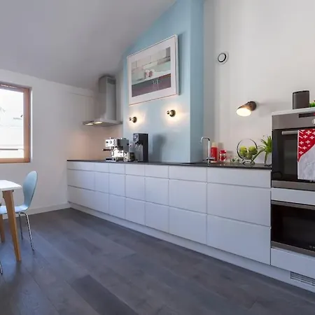 Quiet Loft In The City Center W/ Balcony